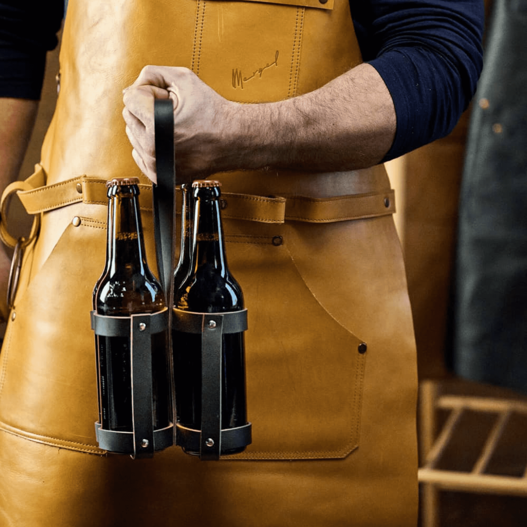 Beer carrier for 4 bottles, in brown