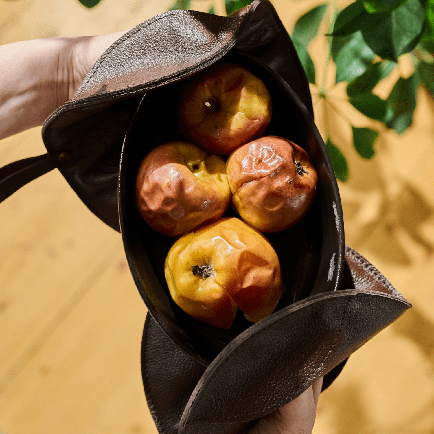 Leather pot holders in brown, set of 2