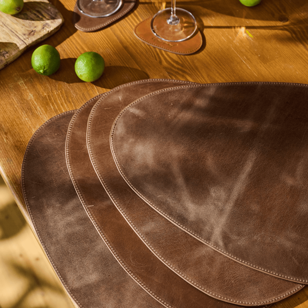 4x triangular placemats made of leather, two-tone in dark brown and light brown