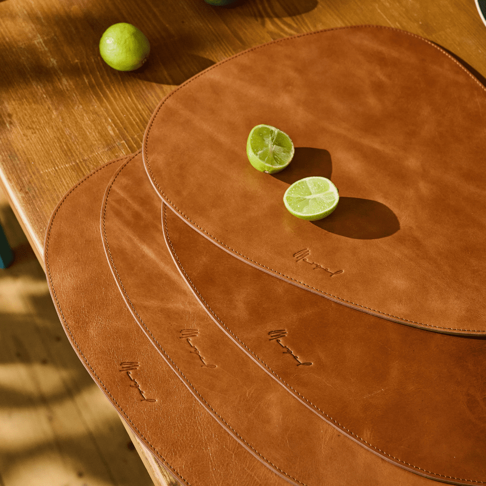 4x triangular placemats made of leather, two-tone in dark brown and light brown