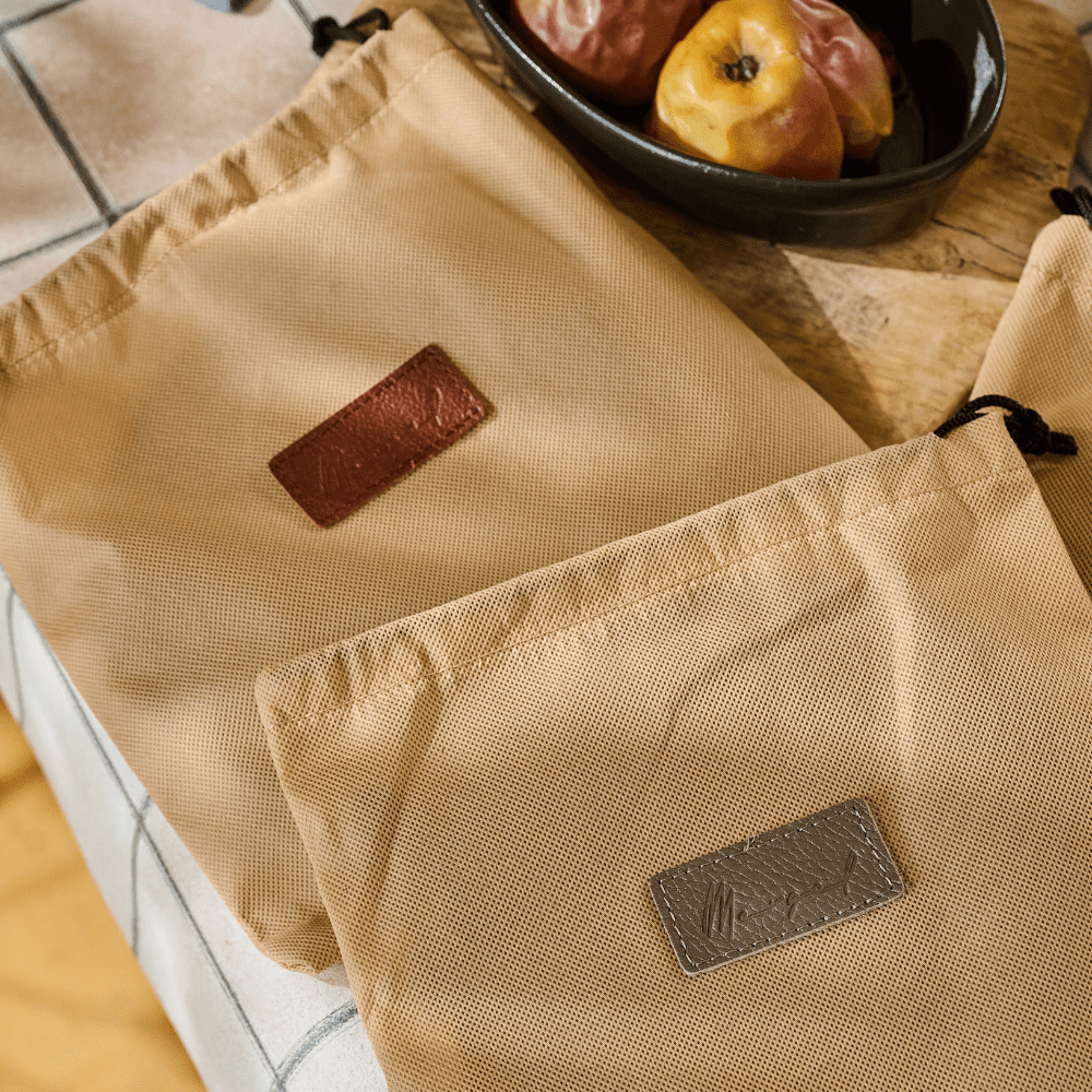 4x triangular placemats made of leather, two-tone in dark brown and light brown