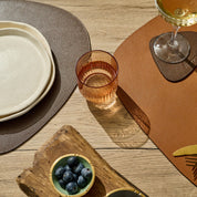 Dreieckiges Leder-Tischset – Schokobraun/Karamellbraun (wendbar)