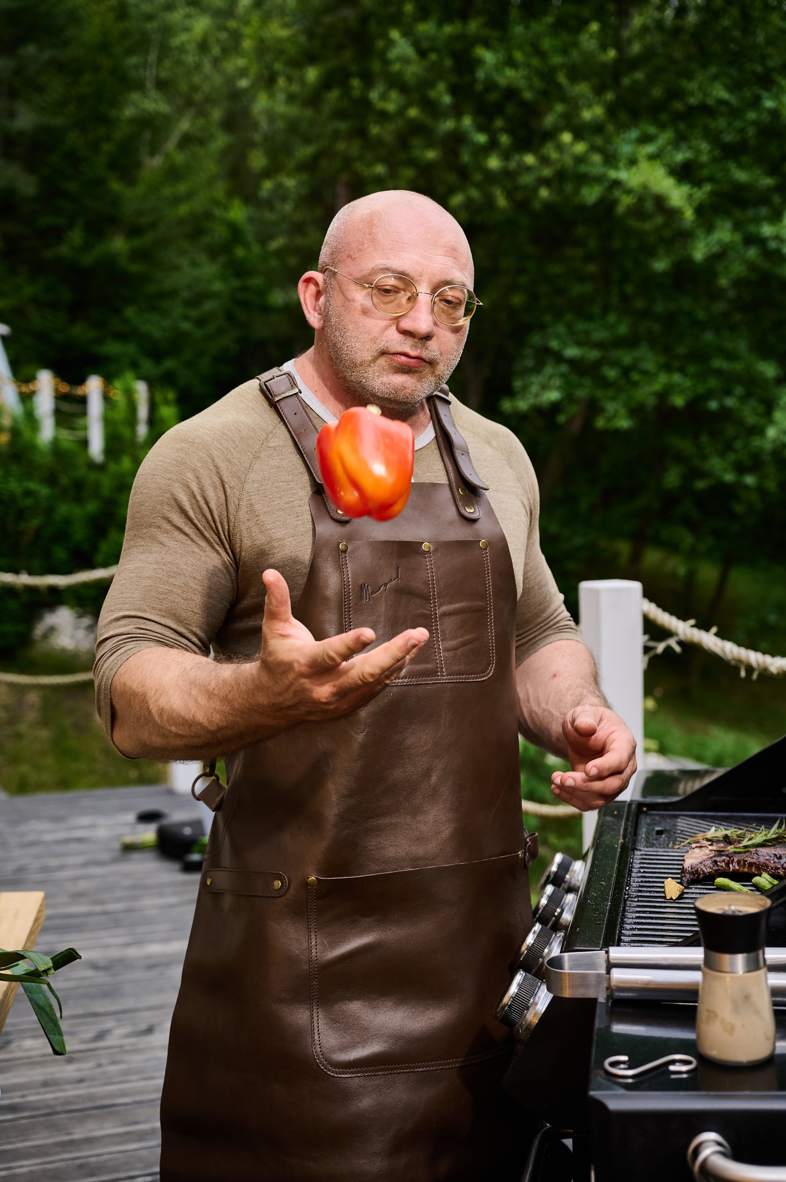 Latzschürze Nr. 67 in Chestnut, Hochwertiges Leder