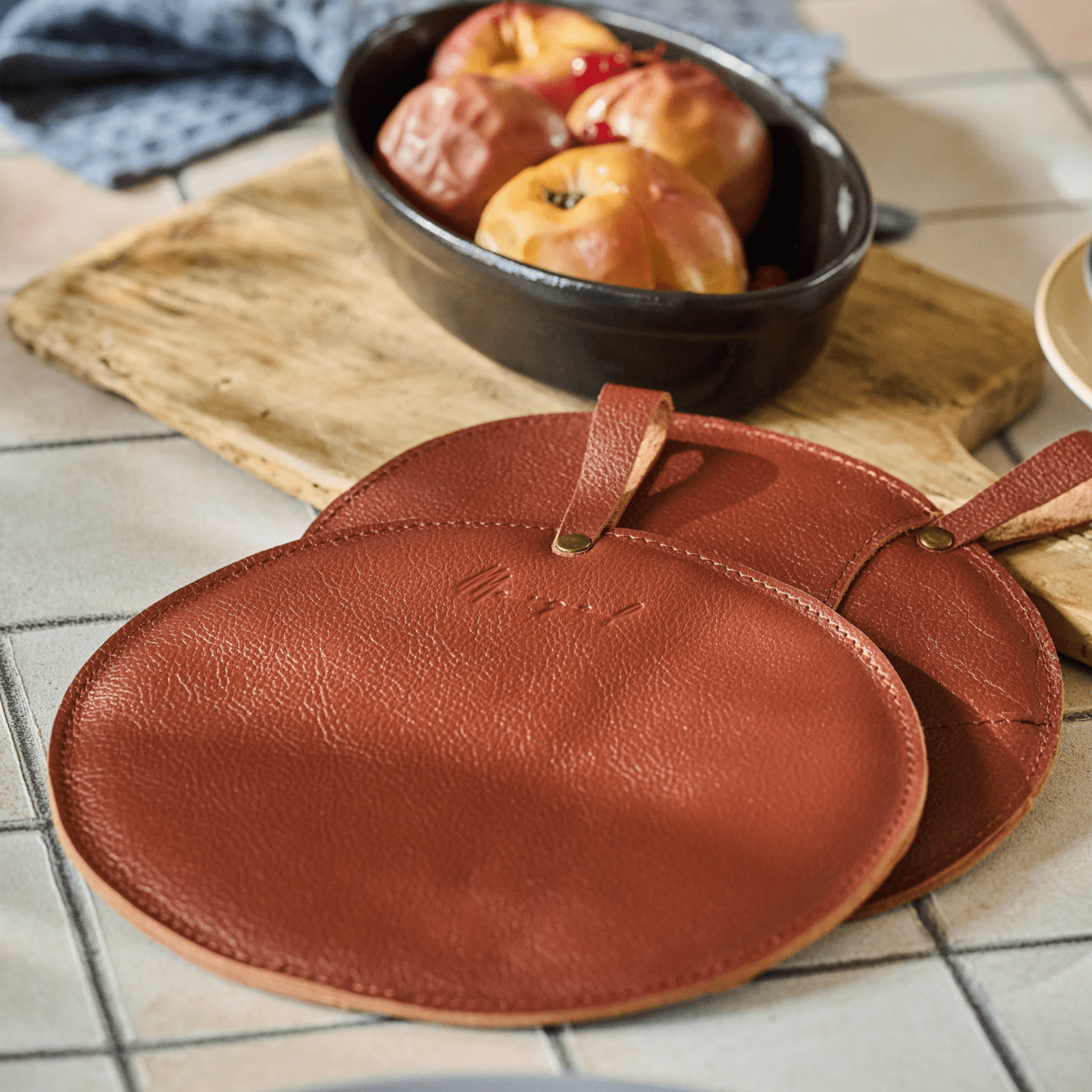 Leather pot holders in burgundy, set of 2