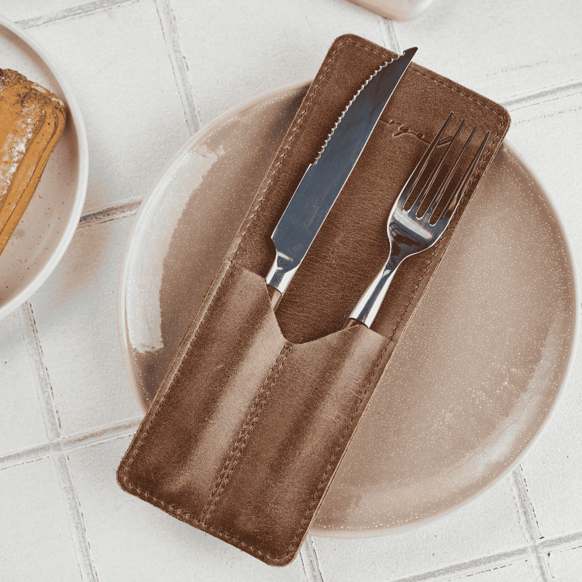 Leather cutlery pockets in a set of 4 in brown