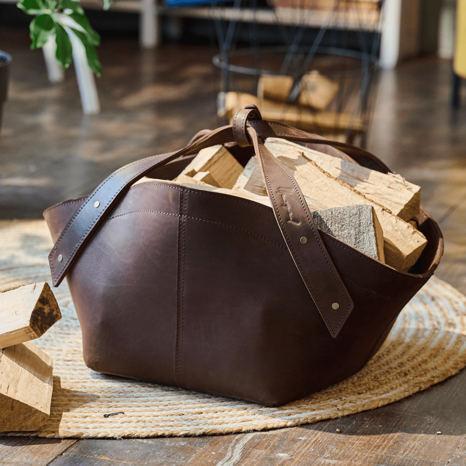 Firewood basket made of leather in chocolate brown