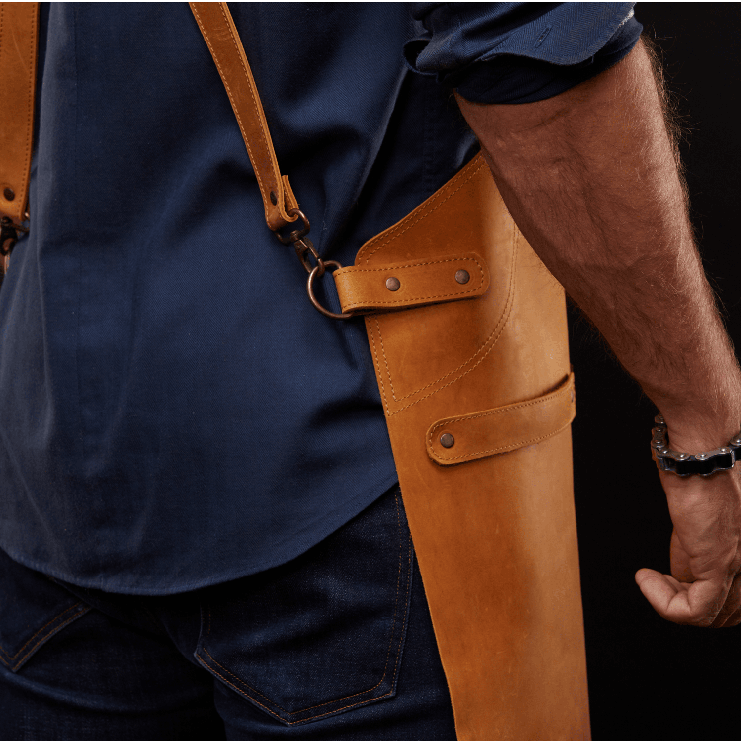 Leather apron No. 67 in Amber made of premium leather