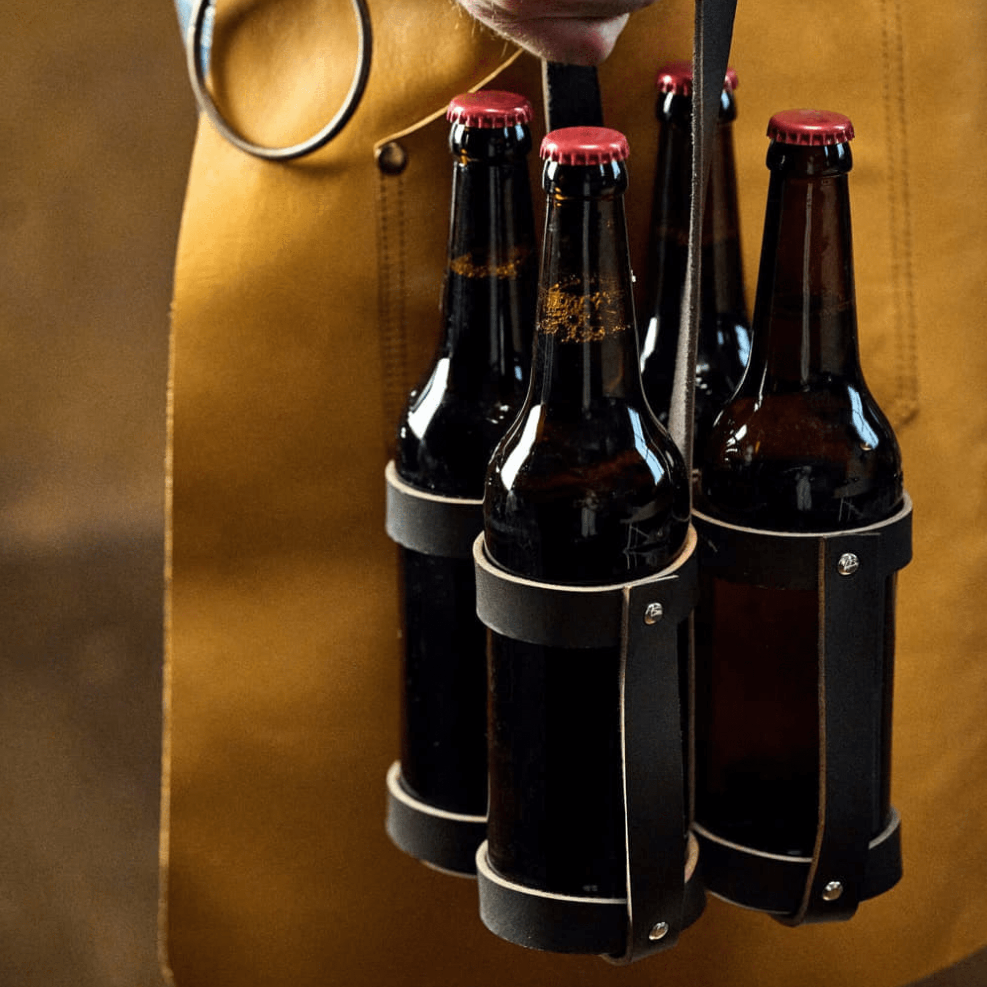 Beer carrier for 4 bottles, in brown