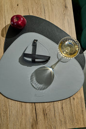 Leder-Glasuntersetzer – Steingrau/Tiefschwarz (wendbar), 6er Set