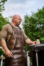 Latzschürze Nr. 67 in Chestnut, Hochwertiges Leder