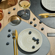 Dreieckiges Leder-Tischset – Steingrau/Tiefschwarz (wendbar)