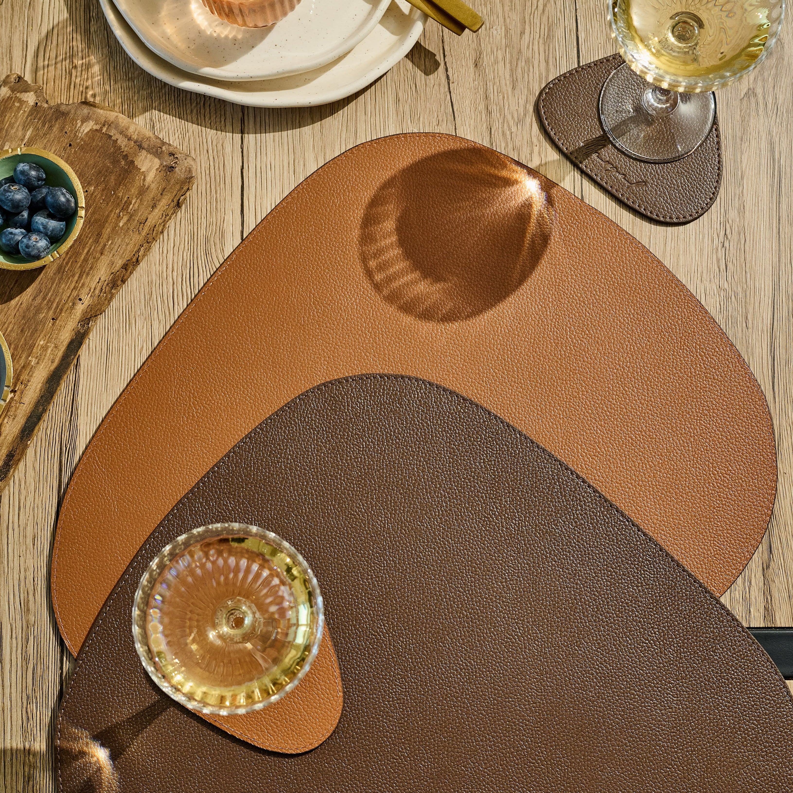 Dreieckiges Leder-Tischset – Schokobraun/Karamellbraun (wendbar)