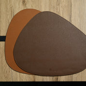 Dreieckiges Leder-Tischset – Schokobraun/Karamellbraun (wendbar)