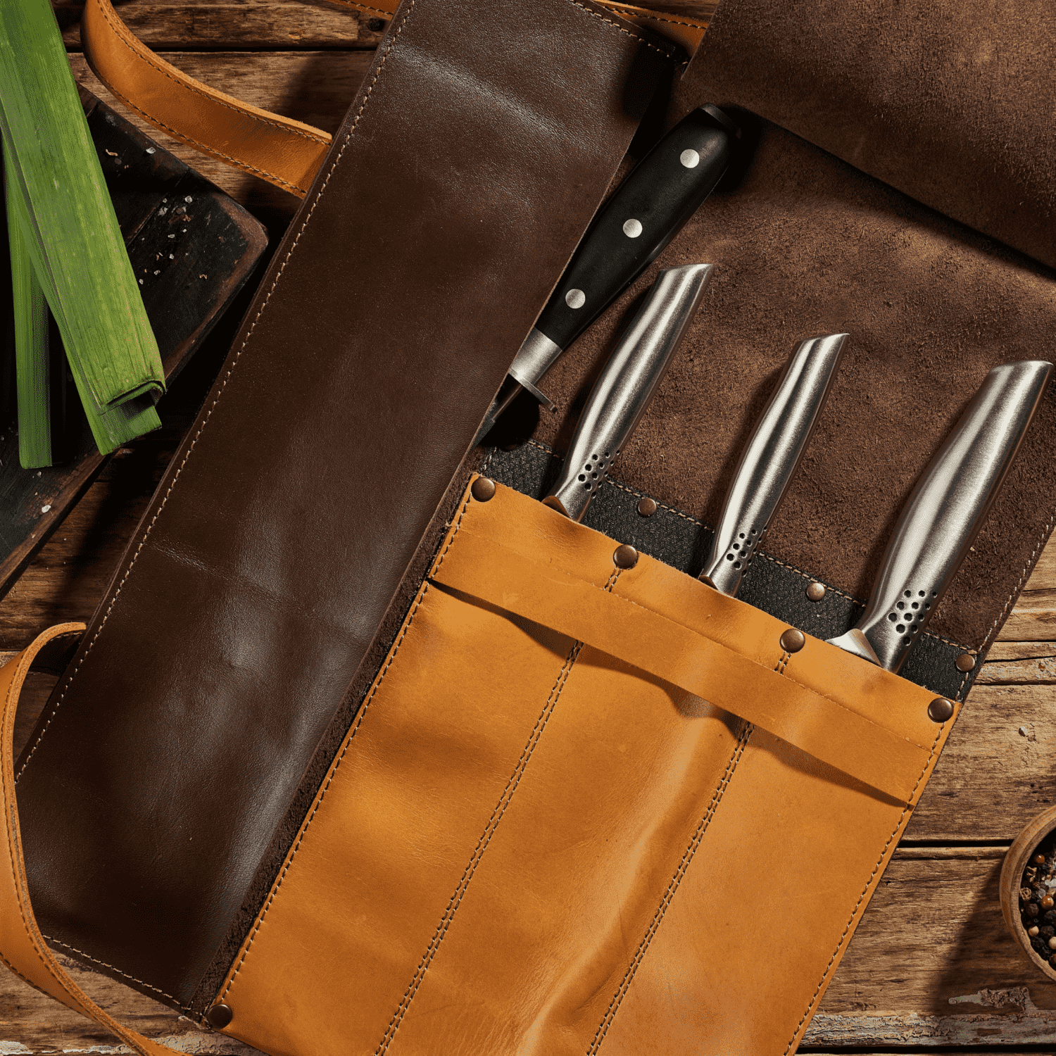 Knife bag in chestnut, high-quality leather