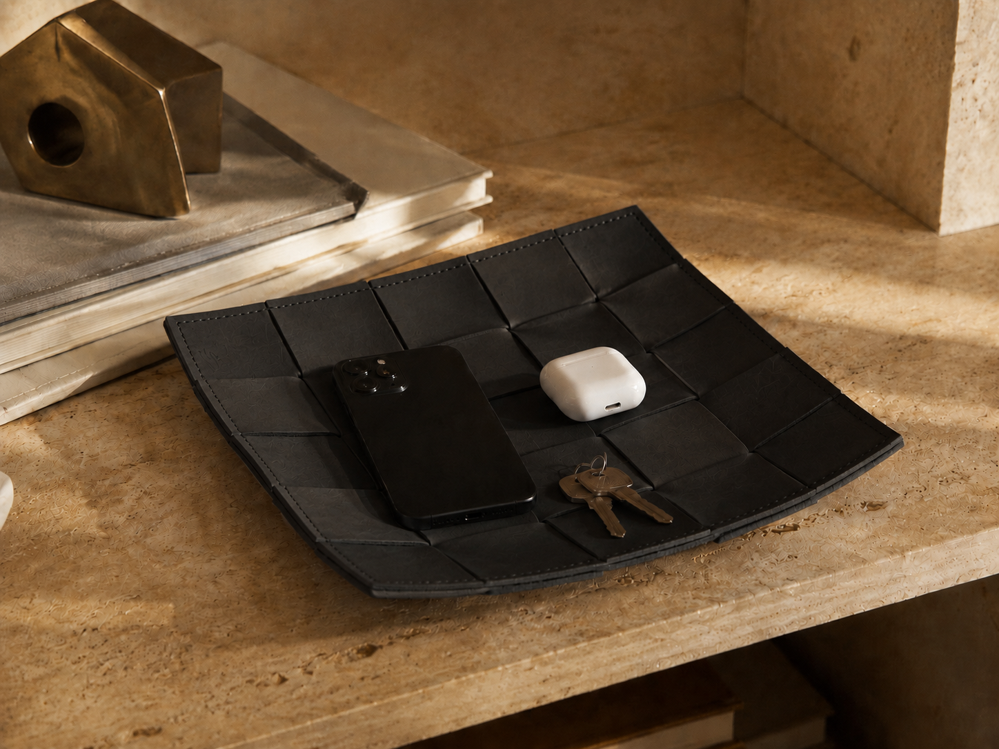 COVE Tray aus Leder – Schwarz, Detail