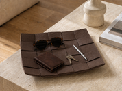 COVE Tray aus Leder – Classic Brown im Interieur