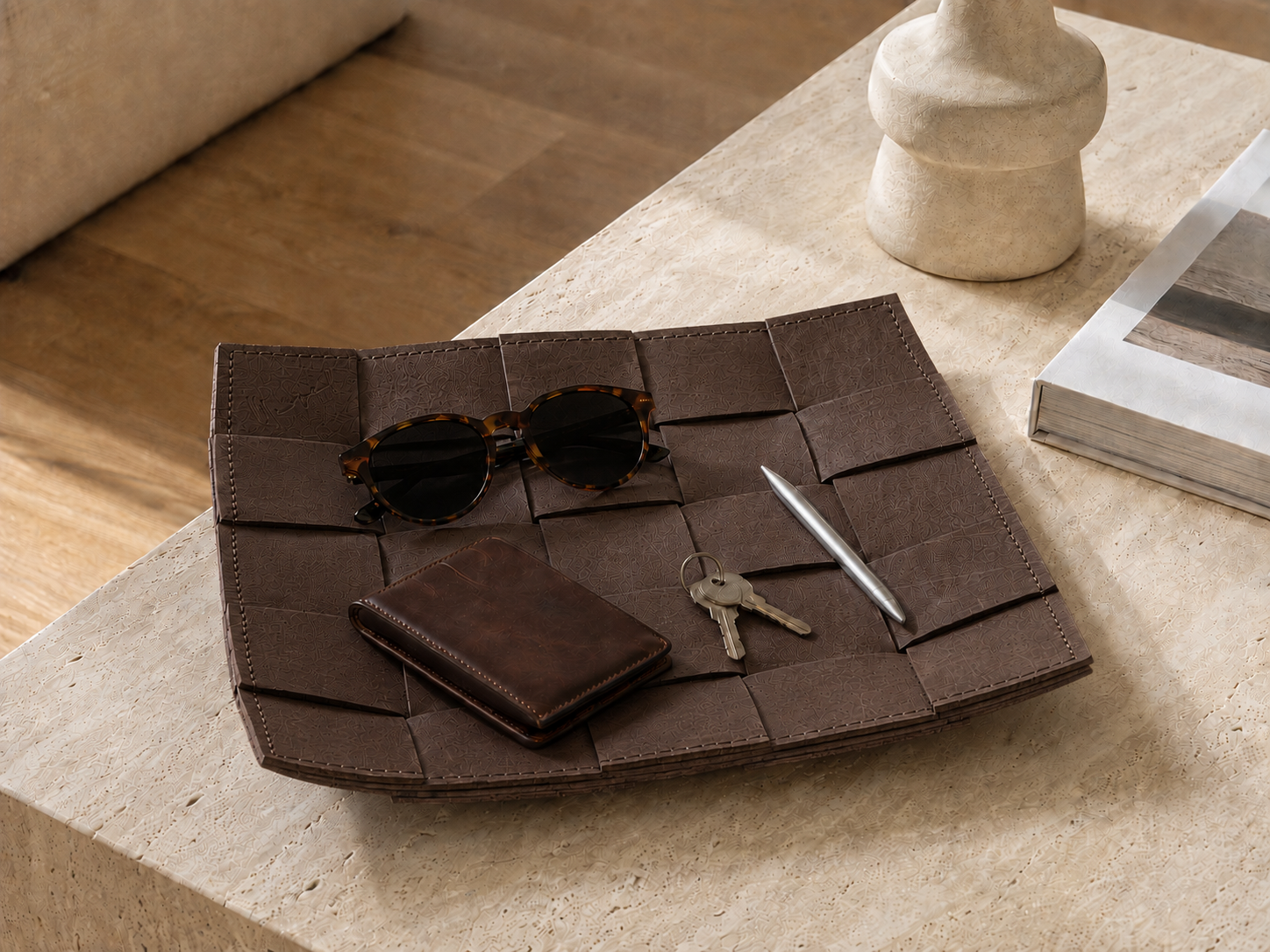 COVE Tray aus Leder – Classic Brown im Interieur