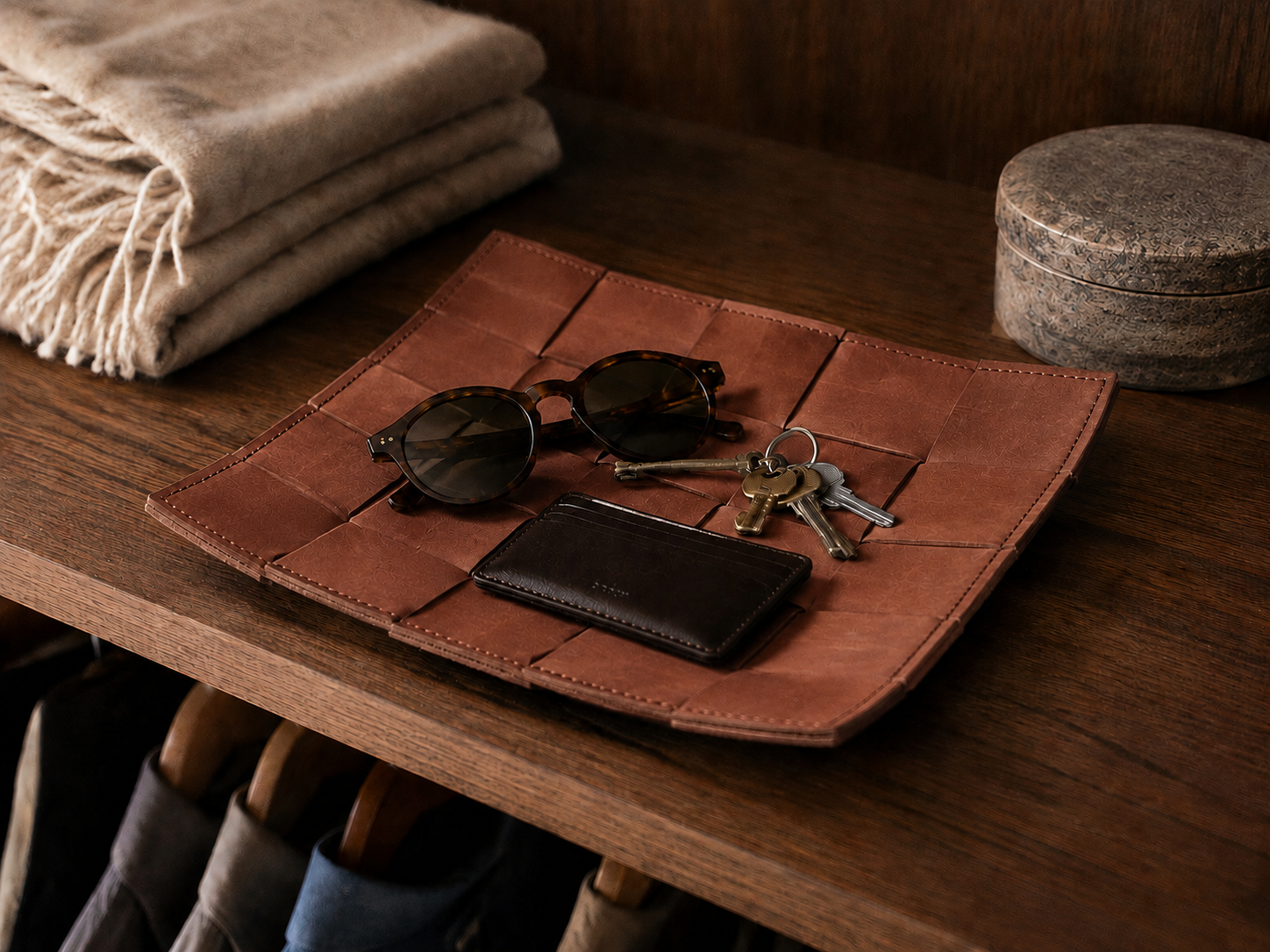 COVE Tray aus Leder – Cognac, Groß