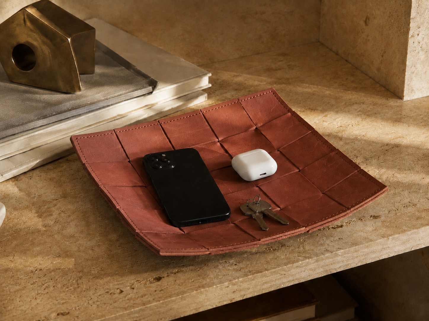 COVE Tray aus Leder – Cognac, Detail