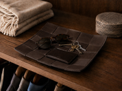 COVE Tray aus Leder – Dunkle Schokolade, Groß