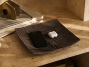 COVE Tray aus Leder – Dunkle Schokolade, Detail