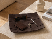 COVE Tray aus Leder – Dunkle Schokolade im Interieur