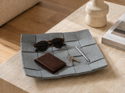 COVE Tray aus Leder – Stone Grey im Interieur
