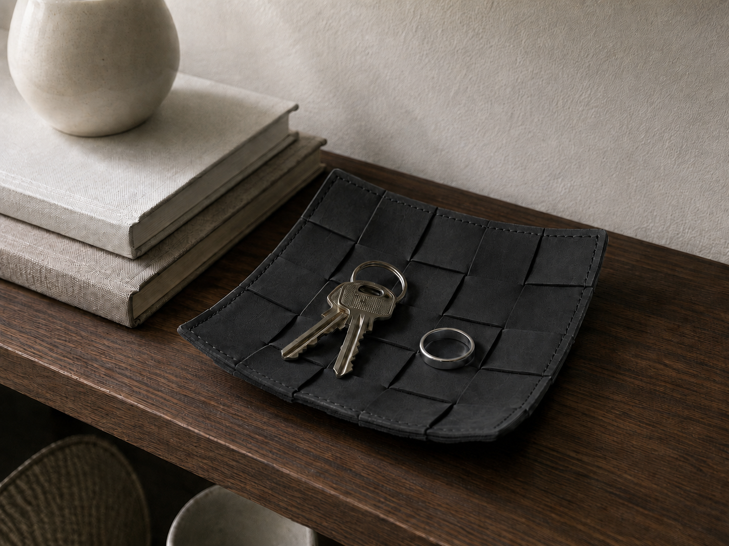 COVE Tray aus Leder – Schwarz, Klein