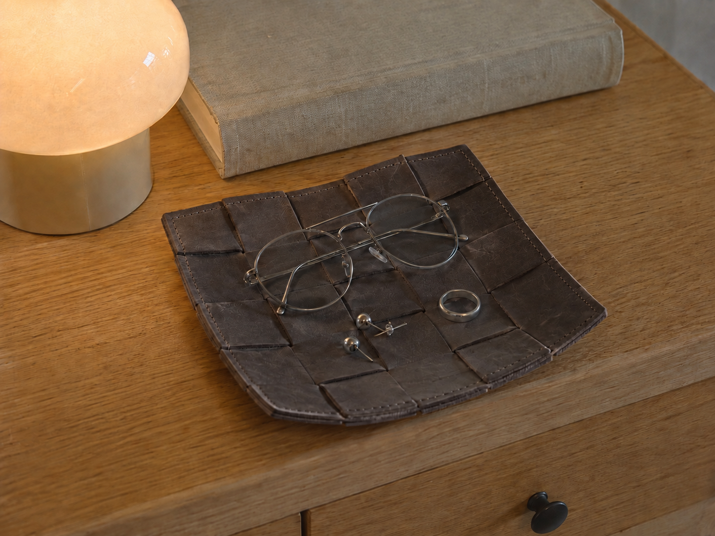 COVE Tray aus Leder – Dunkle Schokolade, Klein