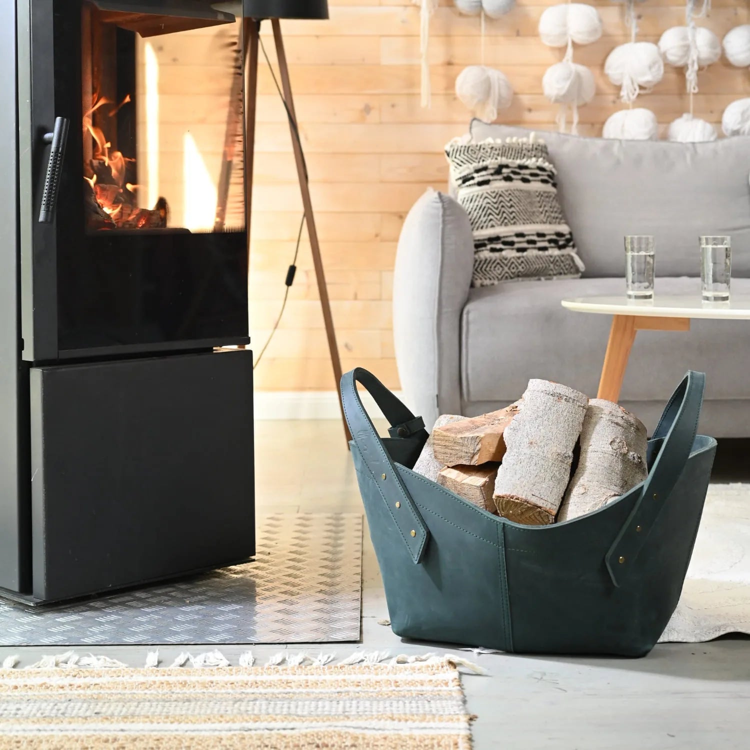 kaminholzkorb_flaschengruen_01.webp