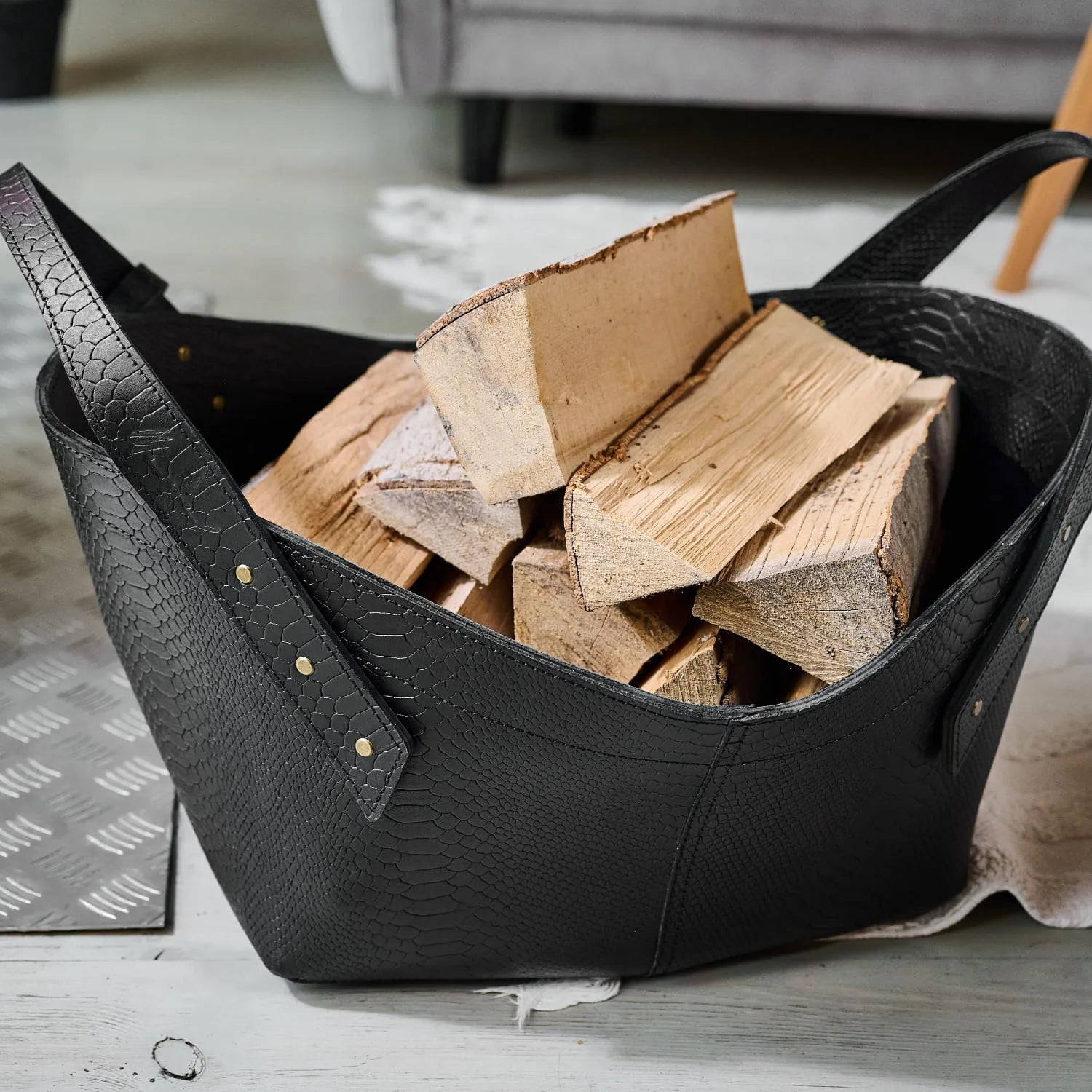 kaminholzkorb_schwarz_anaconda_01.webp