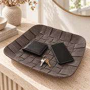 REEF Tray aus Leder – Dunkle Schokolade, Detail