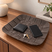 REEF Tray aus Leder – Dunkle Schokolade im Interieur