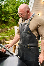 Grillschürze Nr. 63 in Crazy Deep Black - hochwertiges Leder