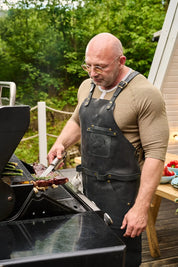 Grillschürze Nr. 63 in Crazy Deep Black - hochwertiges Leder