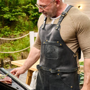 Grillschürze Nr. 63 in Crazy Deep Black - hochwertiges Leder