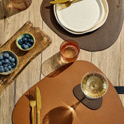 Dreieckiges Leder-Tischset – Schokobraun/Karamellbraun (wendbar)