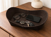 WAVE Tray aus Leder – Dunkle Schokolade im Interieur